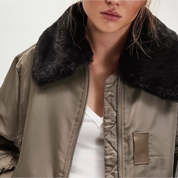 FREE PEOPLE We The Free Aviator
Bomber Jacket Size Medium NWOT - Picture 4 of 12